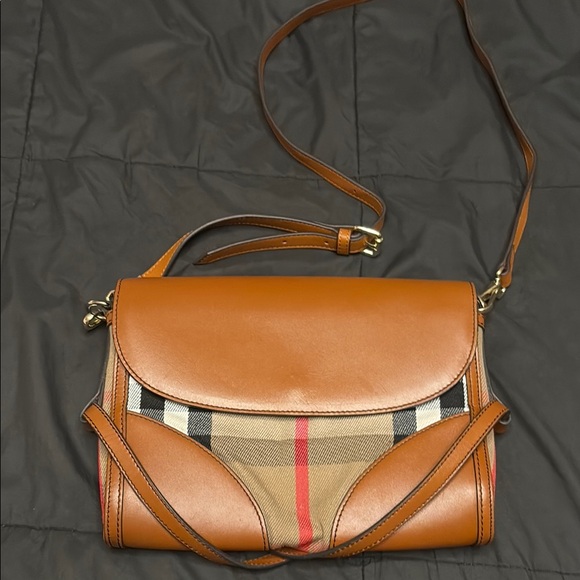 Burberry Elegant Tan Designer Crossbody Bag - Picture 1 of 9